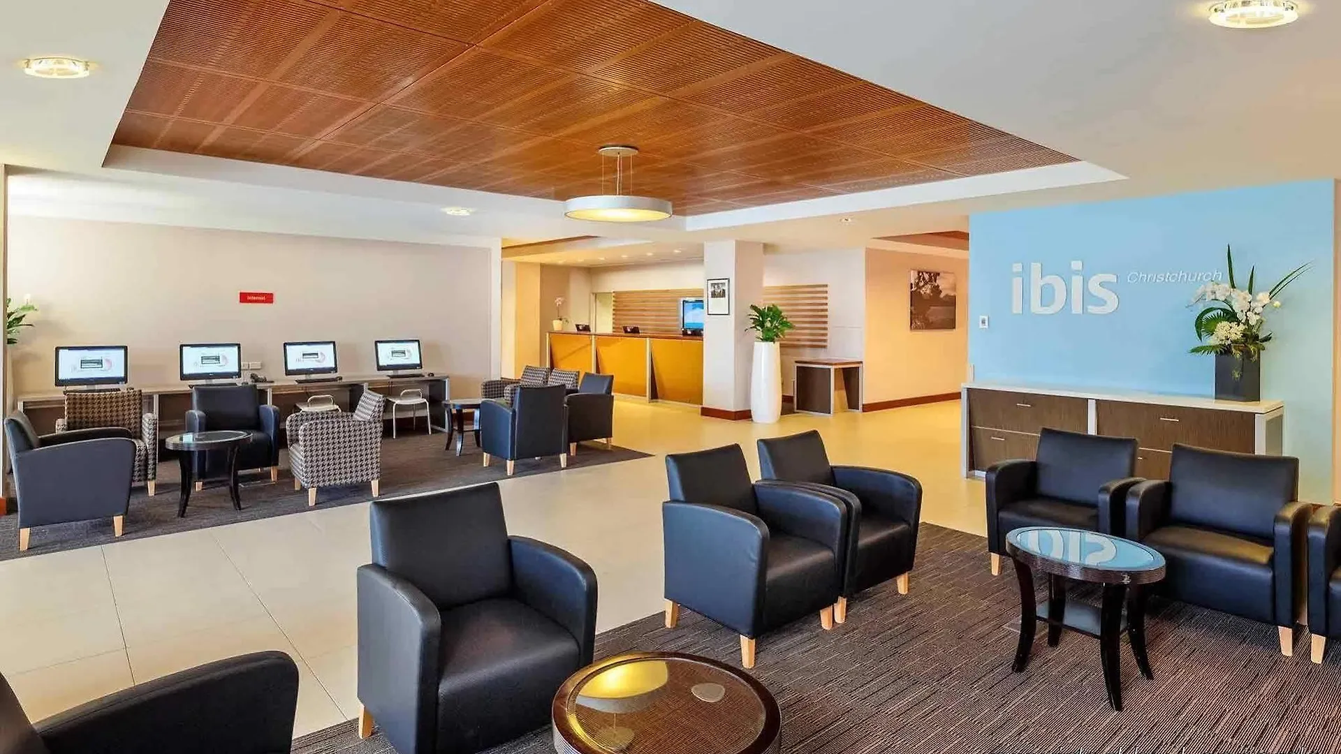 Ibis Christchurch 3*,