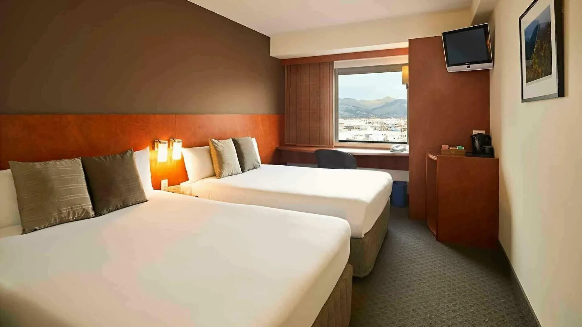Ibis Christchurch 3*,